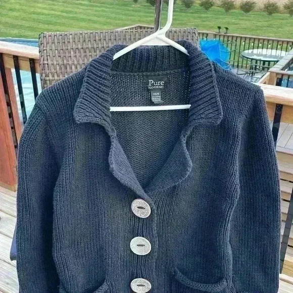 Pure hand-knitted chunky black cardigan sweater - Picture 4 of 15